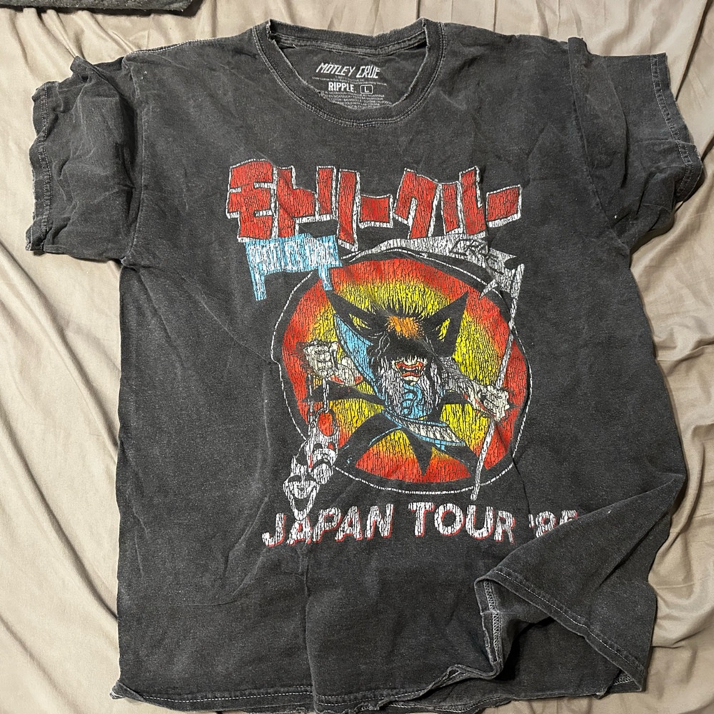 urban outfitters -  Mötley Crüe Graphic Tee